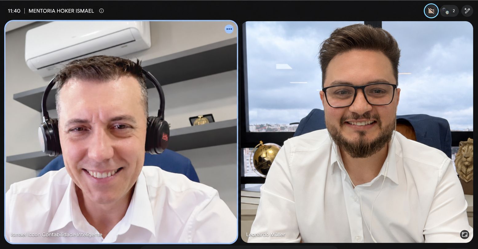 Videochamada de mentoria do HOK com dois participantes sorrindo